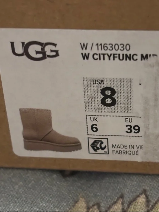 NIB UGG Cityfunc Mid platform boot - Picture 2 of 4